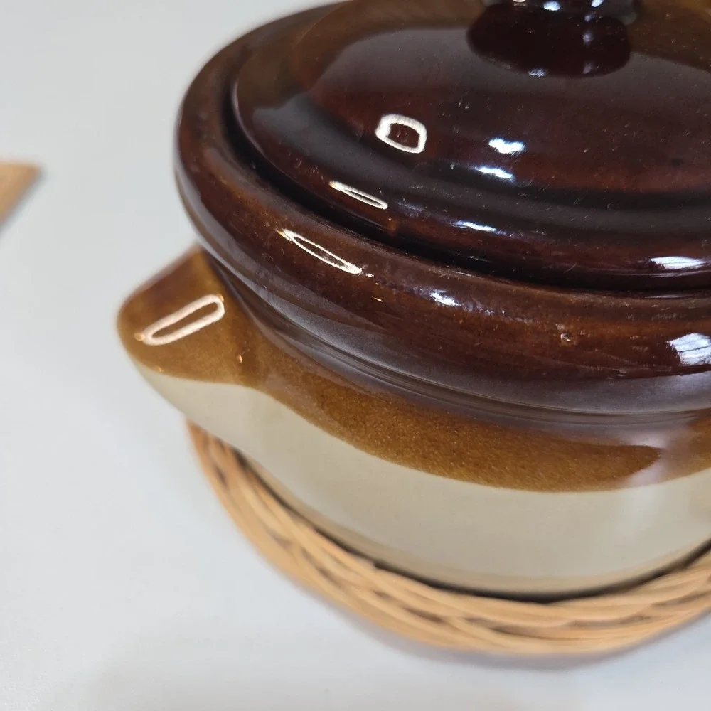 2 Vtg Stoneware Crocks French Onion Soup Bowls & Lids Brown Tan Beans USA Mats